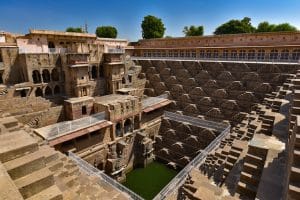 Chand Baori, il pozzo di Abhaneri profondo 3500 gradini