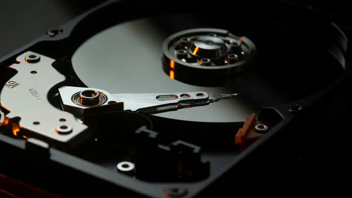 Compra un hard disk credendolo nuovo, ma scopre 800 GB di file del valore di migliaia di euro