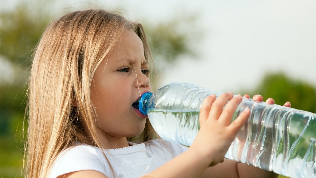 Ecco come rimuovere i microplastici dall'acqua: metodi semplici ed efficaci