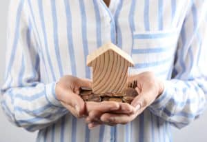 Come funziona la donazione indiretta di un immobile?