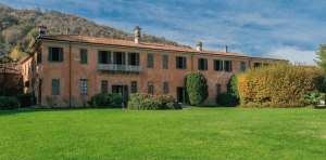 In vendita Villa Pozzi, il palazzo ritratto nella Gioconda di Leonardo: quanto costa?