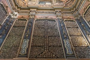 Chiese da brivido: gli ossari e le cripte fatte di ossa da scoprire all