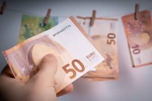 salario di 25.000€ senza qualifiche