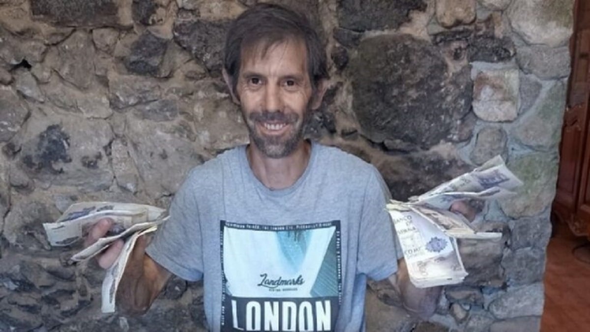 48000 euro nascosti nei muri della casa