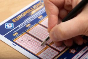 Dopo aver vinto 30 milioni di euro all'EuroMillions