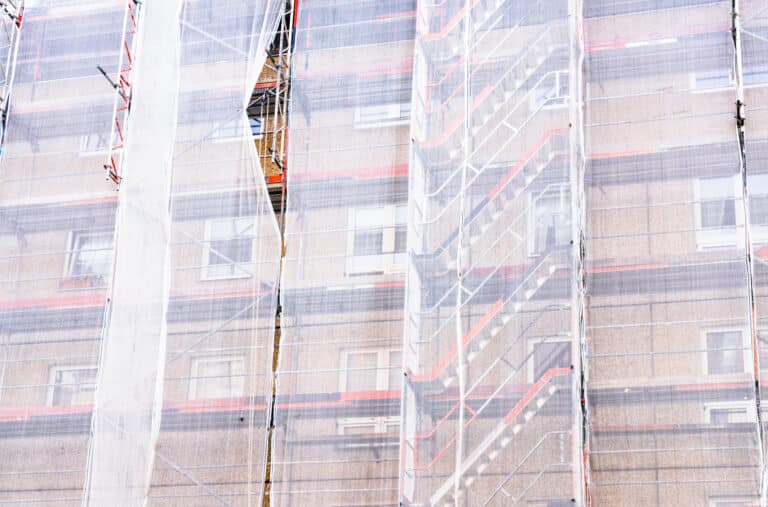 Ponteggio in condominio, quando è dovuto il risarcimento?