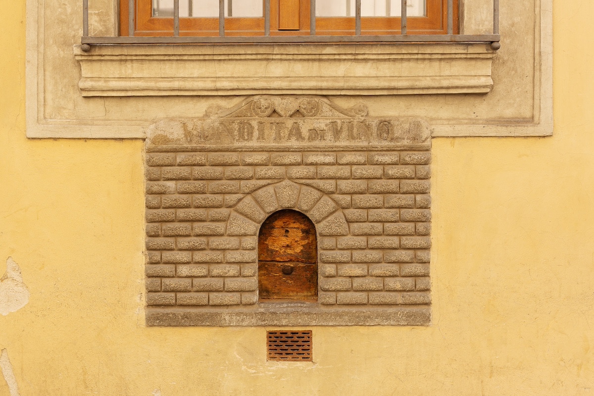 Cosa sono e come funzionano le buchette del vino a Firenze