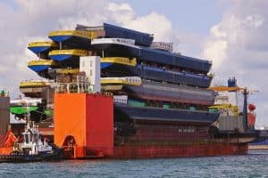 nave capace di trasportare 73.000 tonnellate