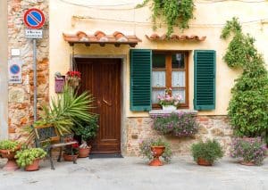 Chi può parcheggiare davanti a un passo carrabile?