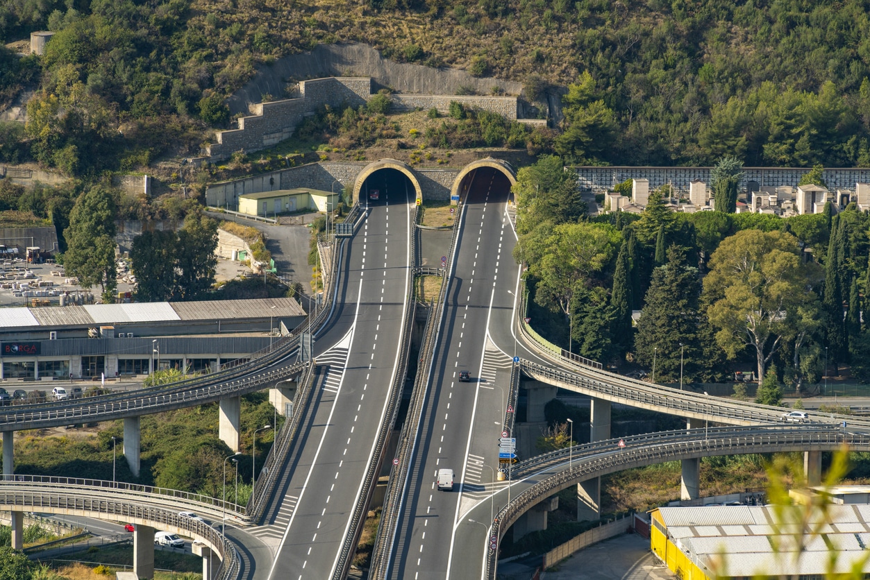 Quando l’autostrada svaluta la tua casa: il “caso Varazze”