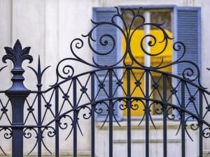 Quali autorizzazioni servono per allargare un cancello che dà su strada pubblica