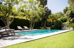 Piscina interrata: non servono i permessi se non puoi nuotare