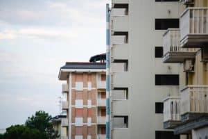 Si può comprare (e vendere) una casa popolare riscattata?