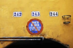 Qual è la differenza tra passo carrabile e divieto di sosta?