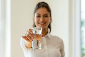 Come proteggere la casa dai ladri con un semplice bicchiere d'acqua ?
