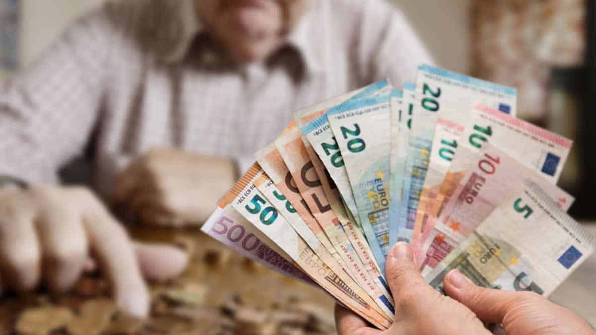 L'importo della pensione per uno stipendio di 2.000 euro
