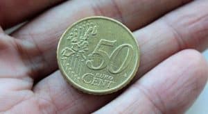 Hai una moneta da 50 centesimi ?