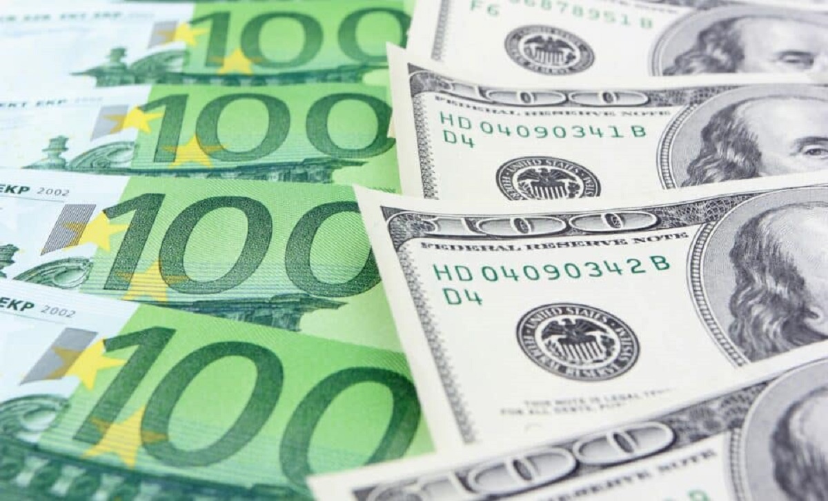 Euro debole rispetto al dollaro: