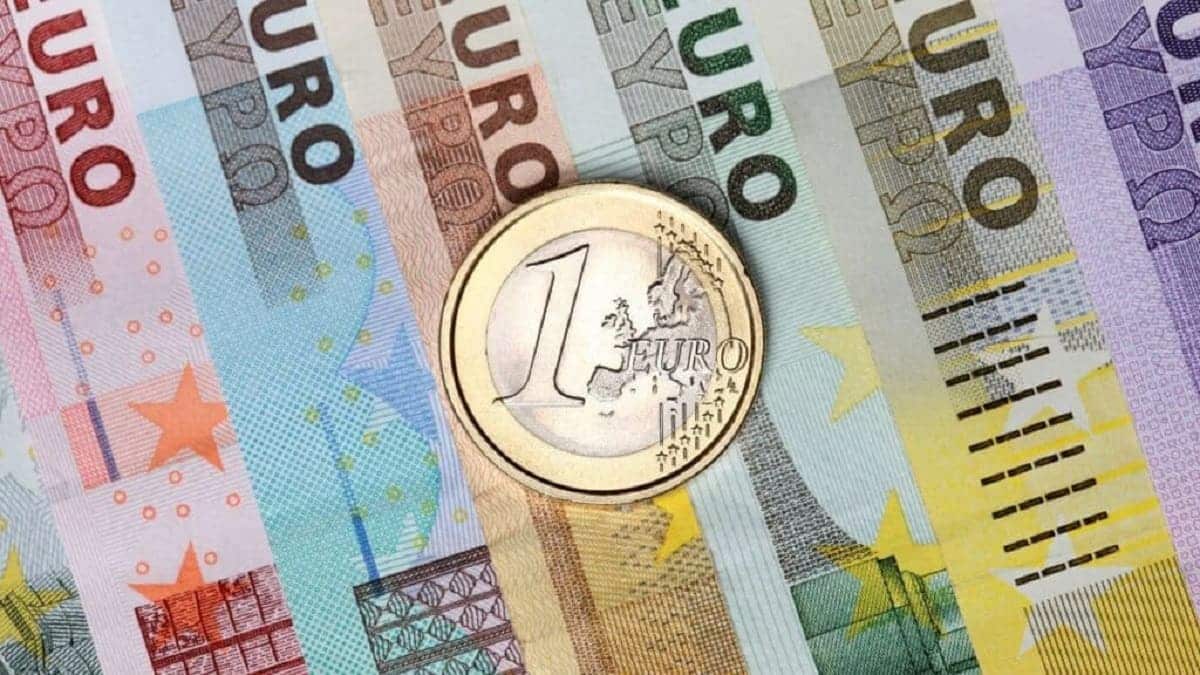Una moneta da 1€ venduta per 10.000€