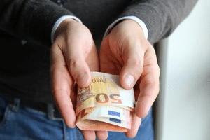 quanto i nonni donano ai loro figli e nipoti