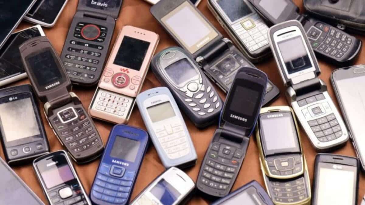 I vecchi telefoni nascosti in casa ora valgono una fortuna sorprendente