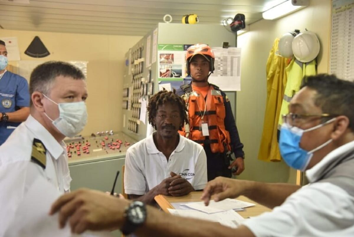 L'oggetto sorprendente che ha permesso a un naufrago di sopravvivere 24 giorni in mare