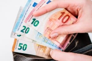 Perché è fondamentale ritirare velocemente il denaro dal conto corrente