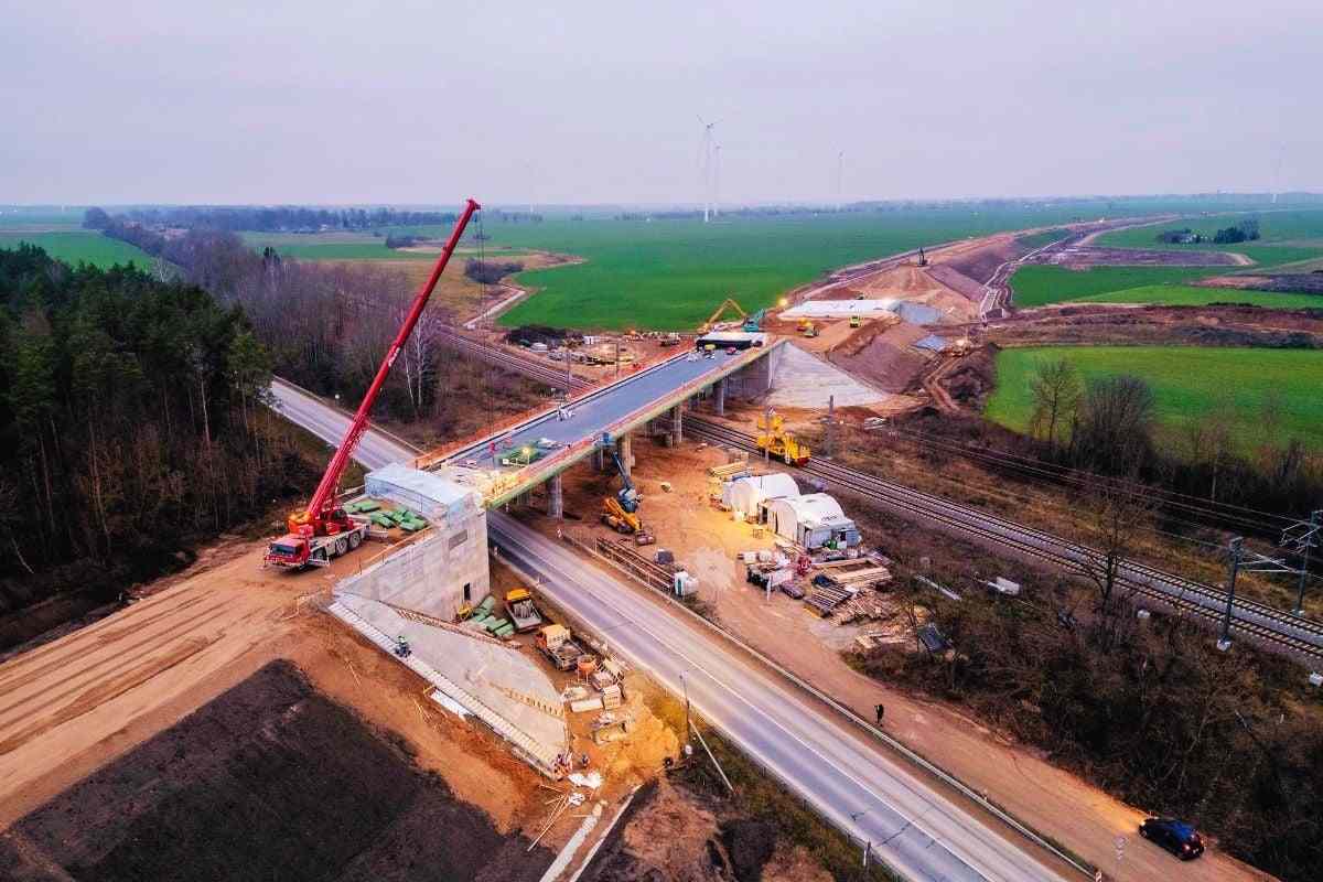 Un’opera titanica collegherà presto i tre mari dell’Est europeo grazie a due corridoi strategici