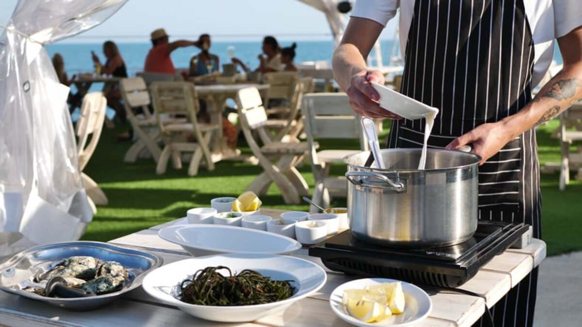 A 33 anni cucina su yacht di lusso tutto l’anno