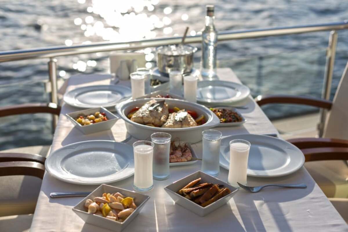 A 33 anni cucina su yacht di lusso tutto l’anno