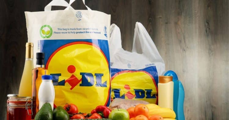 cassiera di Lidl rifiuta di scansionare cetrioli