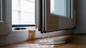 Gli infissi di casa sono stati montati male: ecco cosa bisogna fare