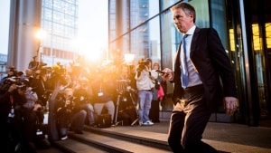 Bce, tassi fermi ma niente impegni: crescita giù e inflazione su