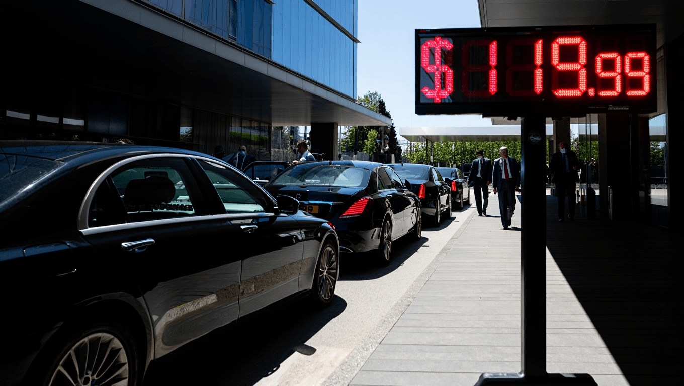 Petrolio verso 120 dollari: il G7 valuta le riserve strategiche