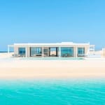 La villa con spiaggia privata che incorona la Costa Smeralda regina degli affitti di lusso in Sardegna
