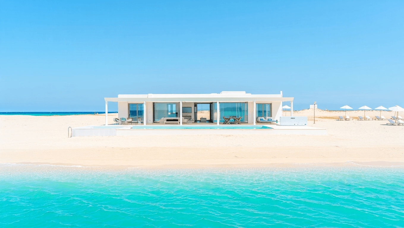 La villa con spiaggia privata che incorona la Costa Smeralda regina degli affitti di lusso in Sardegna