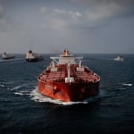 Petrolio ai massimi da un mese, Trump richiude Hormuz e annuncia un pedaggio del 20%