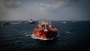Petrolio ai massimi da un mese, Trump richiude Hormuz e annuncia un pedaggio del 20%