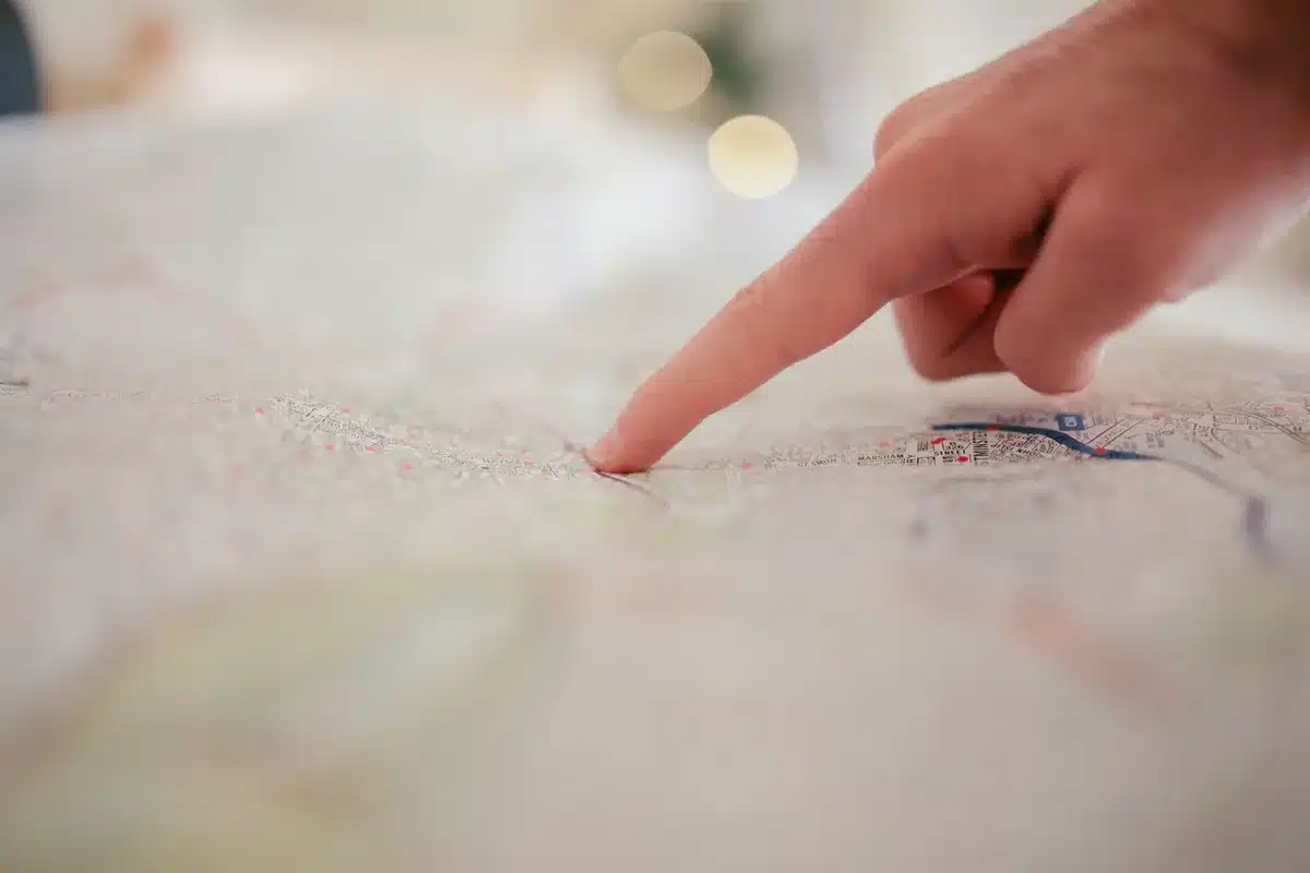 Mappa o planimetria di aree costiere con indicazioni geografiche e prezzi