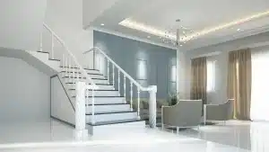 Interno di duplex con scale interne e ascensore, spazi luminosi su due piani
