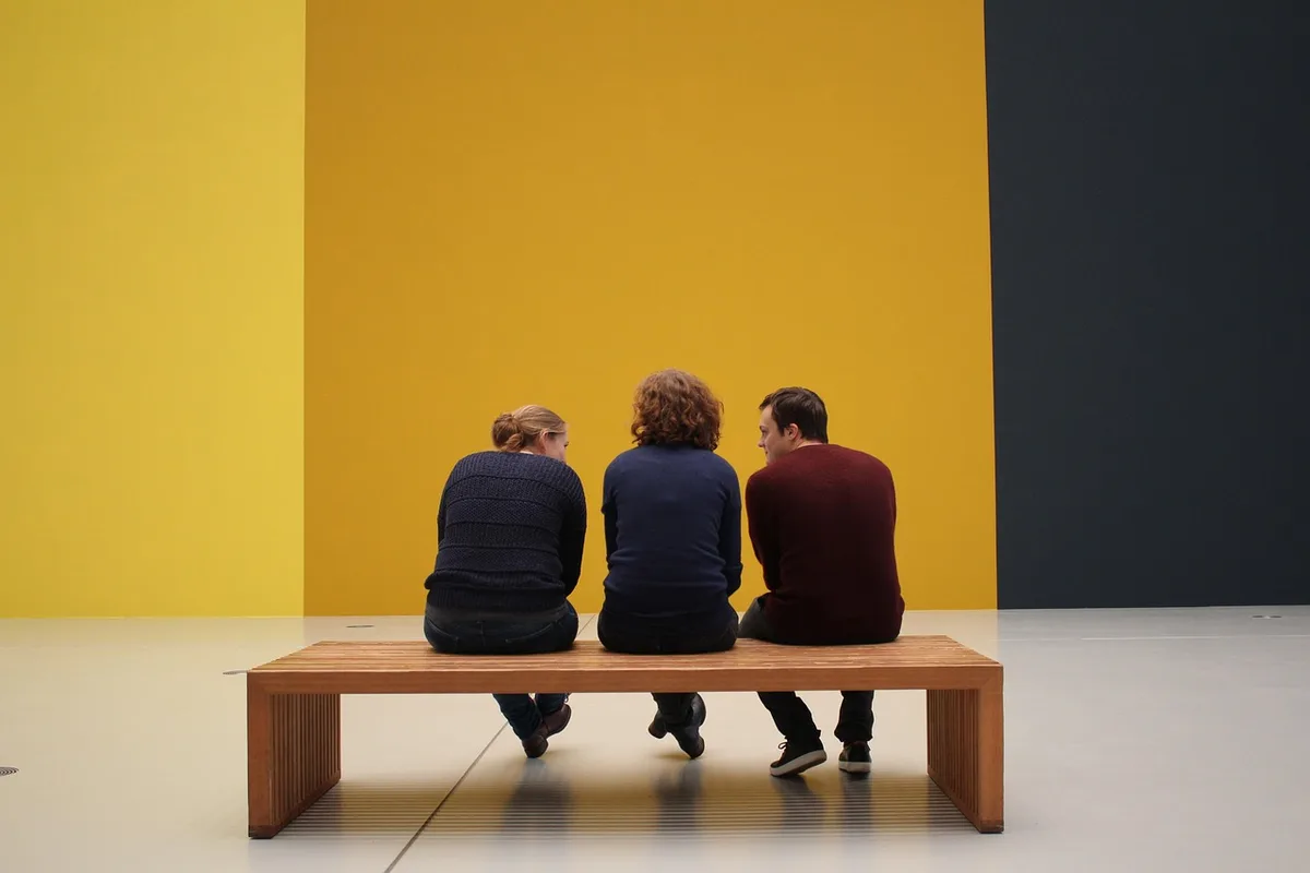 Interni con spazi espositivi modulabili, auditorium e aree coworking